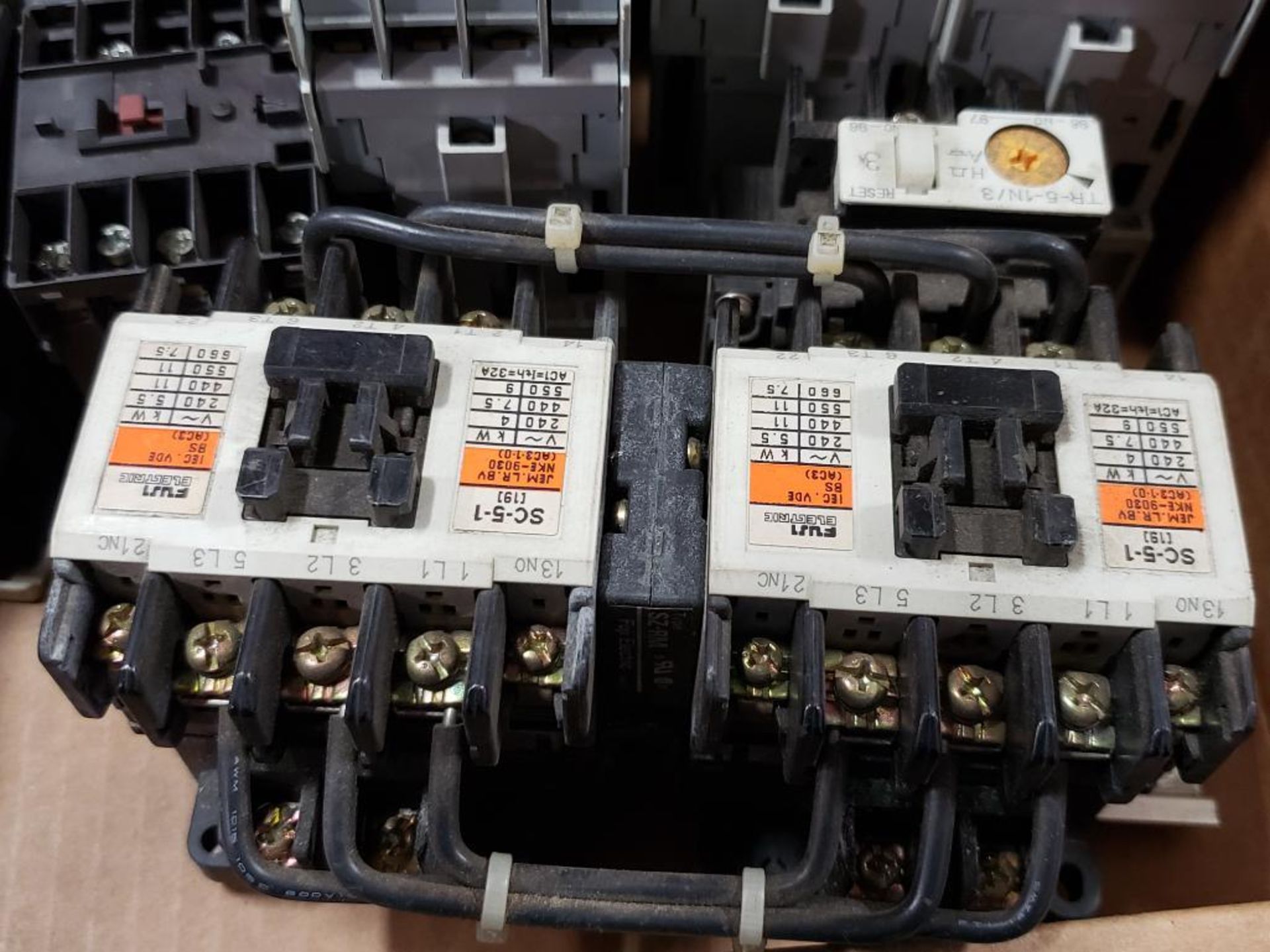 Assorted electrical contactor. Fuji, Telemecanique, Sprecher+schuh. - Image 4 of 7