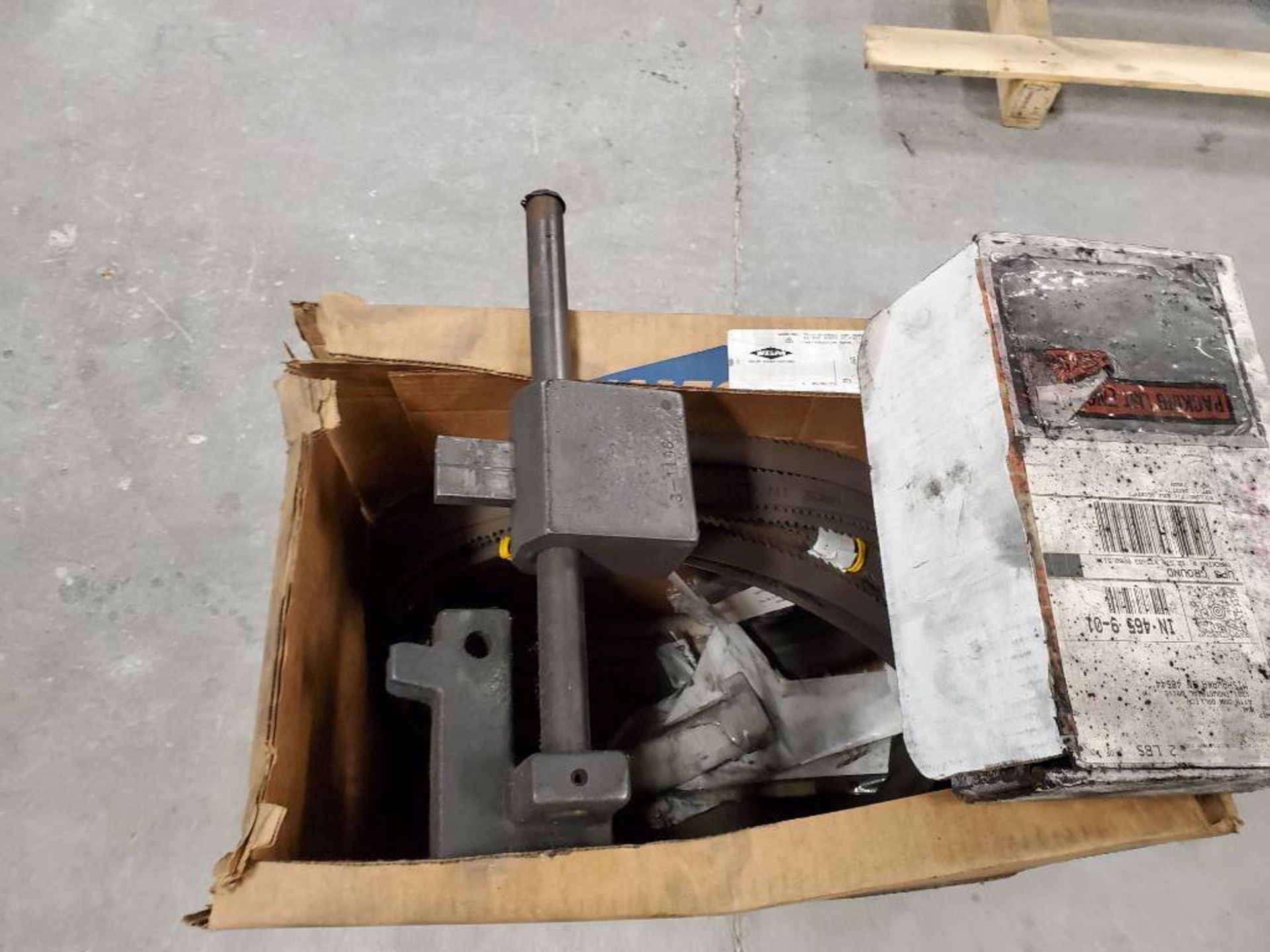 18in x 22in Marvel series 8 Mark II vertical tilt frame band saw. - Image 27 of 41