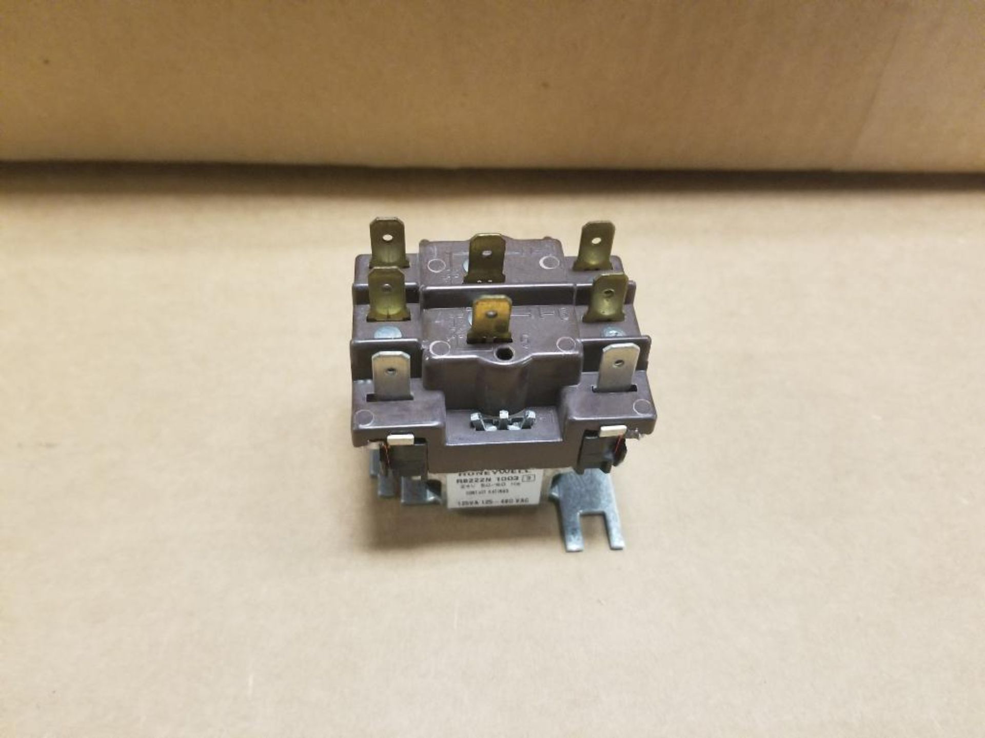 Qty 60 - Honeywell relay. Part number R8222N-1003. New in bulk box. - Image 3 of 5