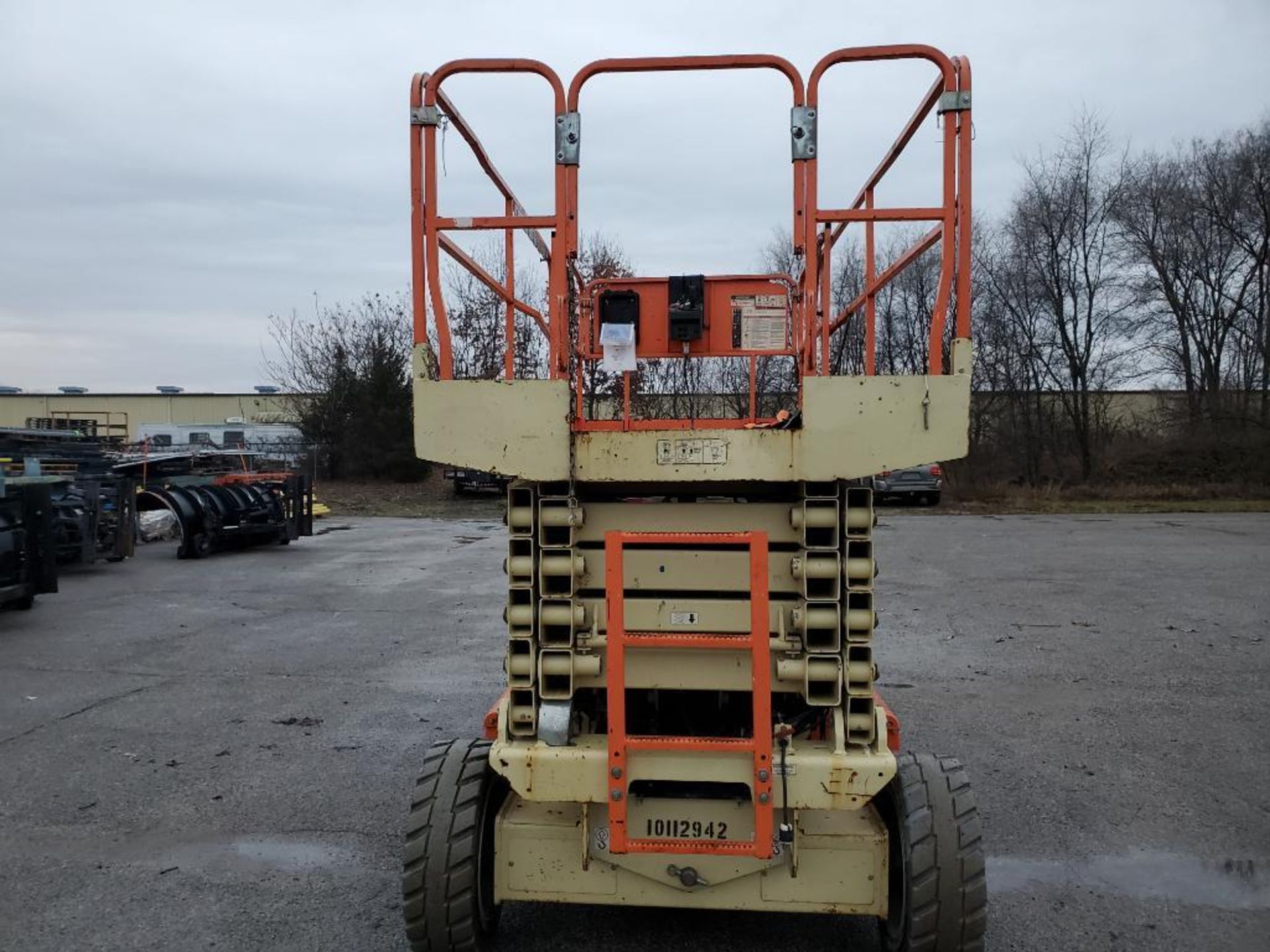 40ft lift JLG electric scissor lift. Model 4069LE. 800lb capacity. Model year 2014. 48v. - Image 7 of 25