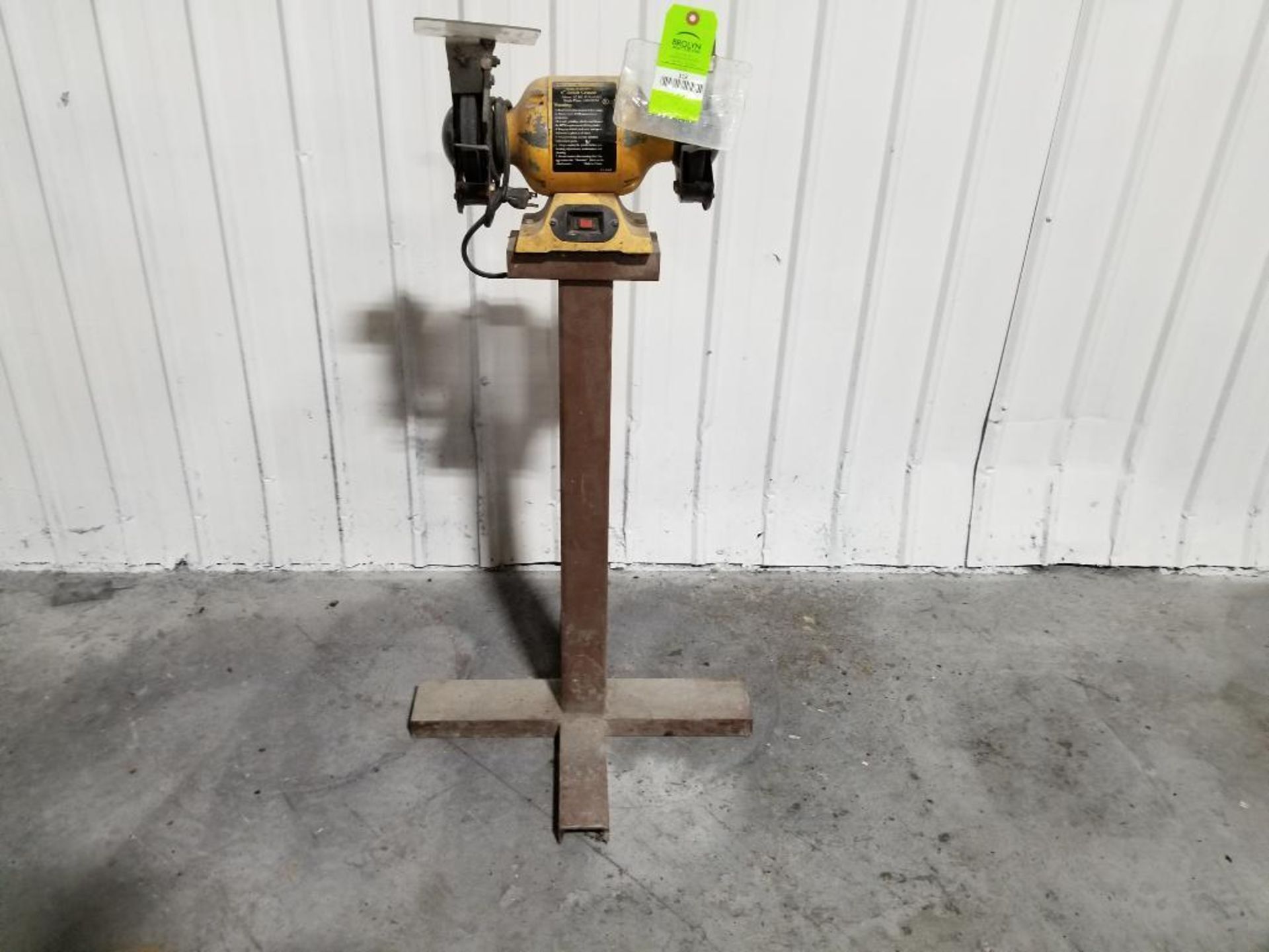 Central Machinery 6in double end bench grinder with stand. 115v single phase.