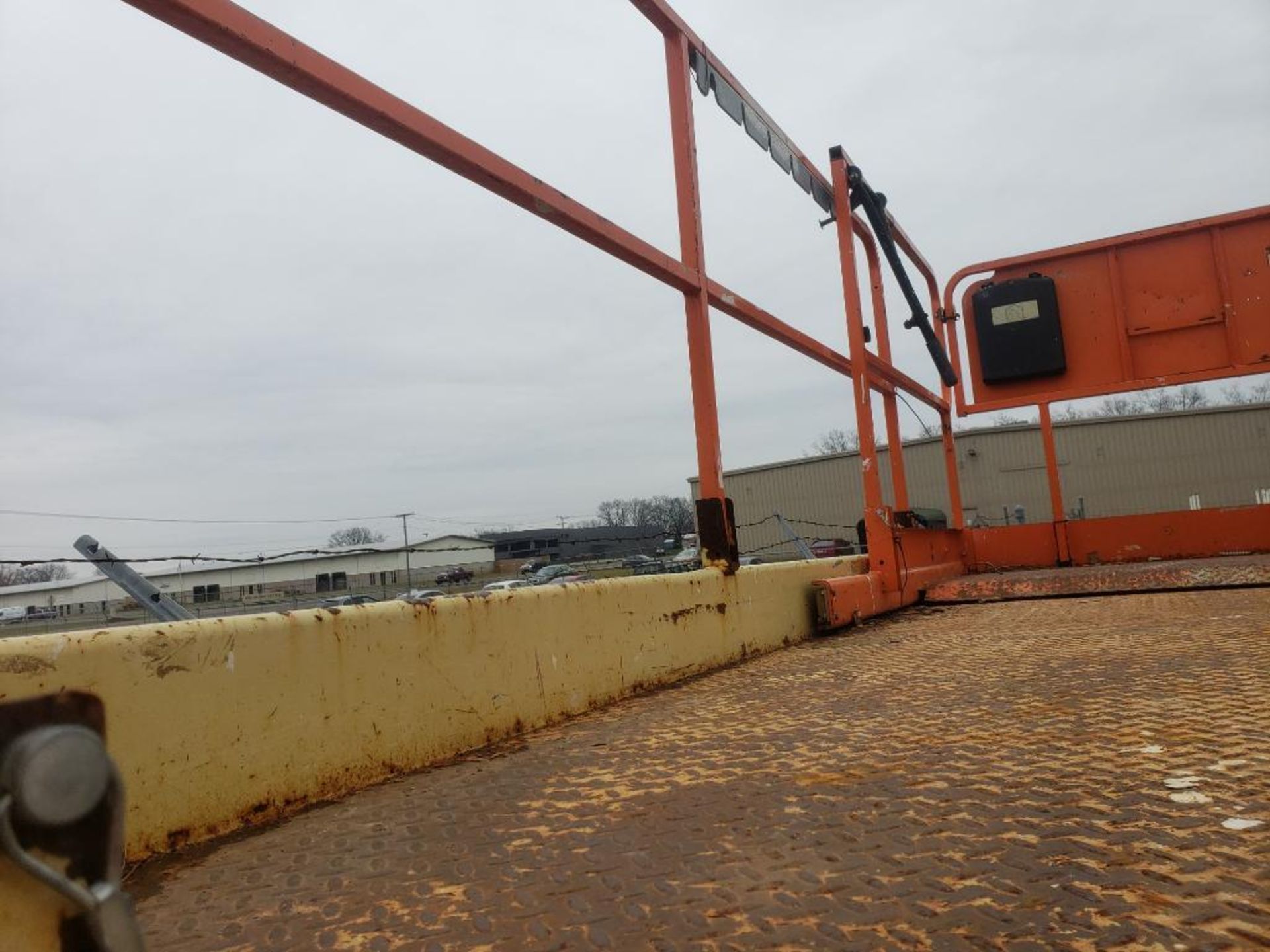 40ft lift JLG electric scissor lift. Model 4069LE. 800lb capacity. Model year 2013. 48v. 506 hours. - Image 15 of 41