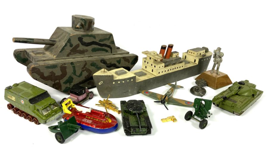 A small group of novelty toys including a handbuilt World War I tank, handbuilt model of a liberty - Image 2 of 11