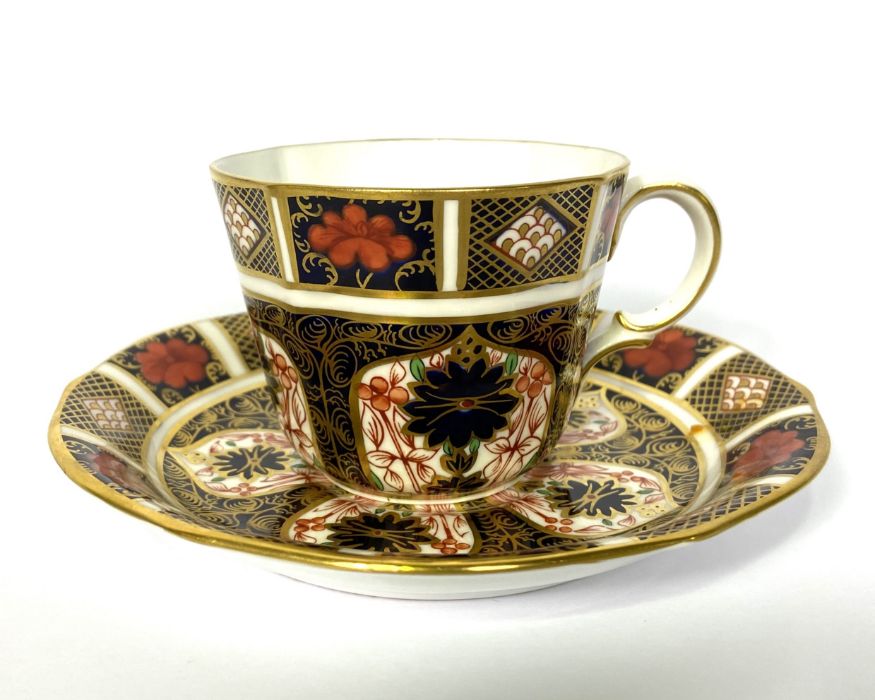 A Royal Crown Derby tea service, English Imari pattern, comprising eight tea cups and saucers, eight - Image 5 of 10