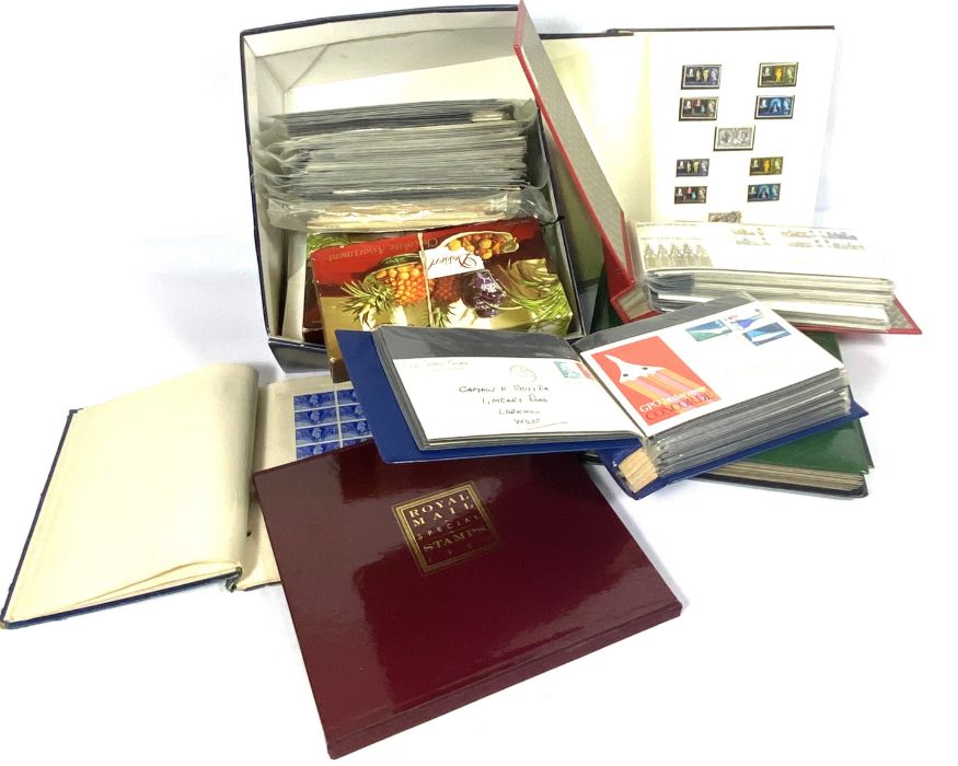 A box containing assorted stamps, including first day covers etc. (a lot) - Image 2 of 9