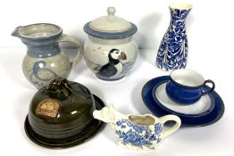 Assorted ceramics, including a decorative kitchen jar decorated with a puffin (a lot)