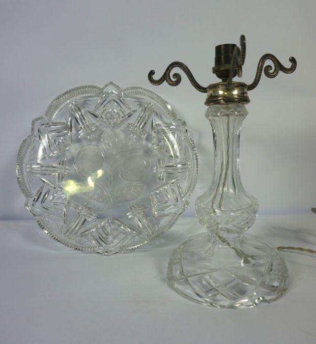 A large clear crystal Art Deco style table lamp; together with assorted glassware, including a large - Image 5 of 13