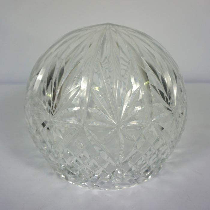 A large clear crystal Art Deco style table lamp; together with assorted glassware, including a large - Image 12 of 13