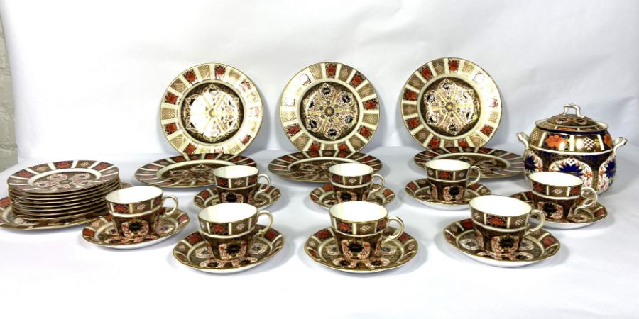 A Royal Crown Derby tea service, English Imari pattern, comprising eight tea cups and saucers, eight - Image 2 of 10