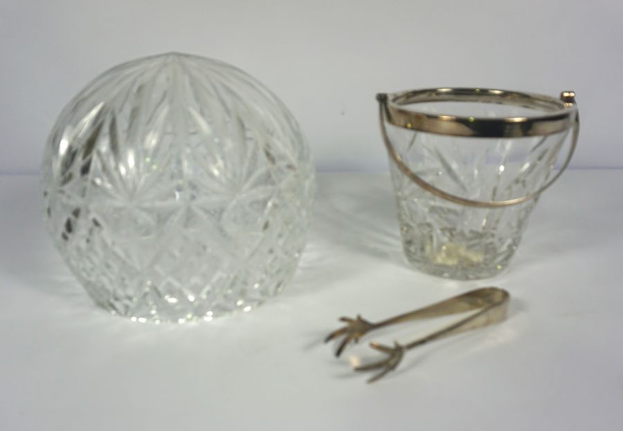 A large clear crystal Art Deco style table lamp; together with assorted glassware, including a large - Image 7 of 13