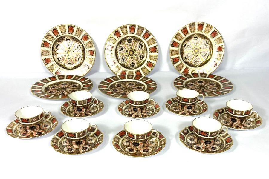 A Royal Crown Derby tea service, English Imari pattern, comprising eight tea cups and saucers, eight - Image 3 of 10