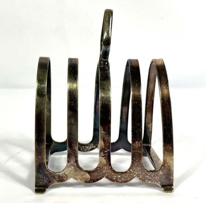 A pair of George VI silver toast racks, Sheffield 1946, 8cm long, 203g (2) - Image 4 of 7