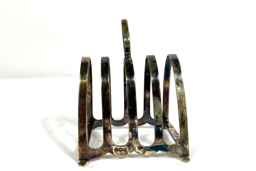 A pair of George VI silver toast racks, Sheffield 1946, 8cm long, 203g (2) - Image 2 of 7