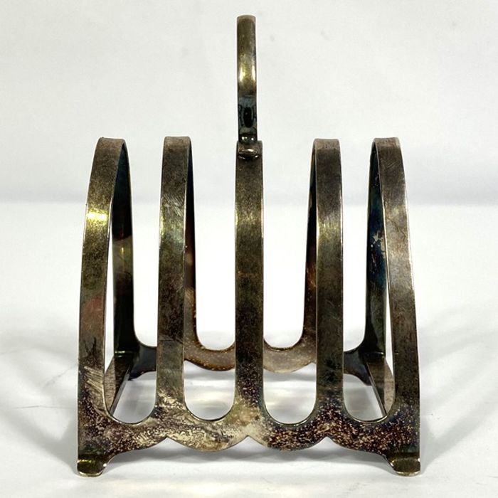 A pair of George VI silver toast racks, Sheffield 1946, 8cm long, 203g (2) - Image 7 of 7