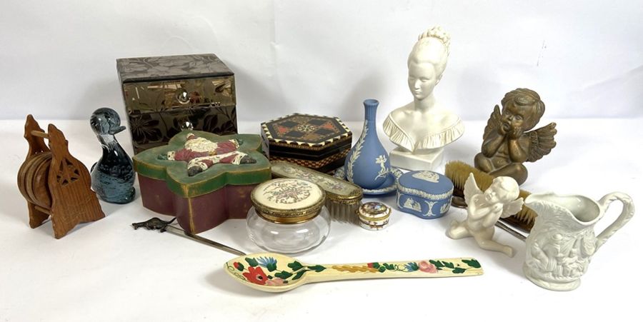 A large assortment of ephemera, including silver plate; Wedgwood blue jasper ware, small boxes - Image 4 of 6