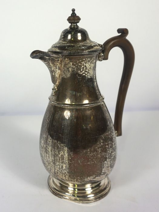 A Queen Anne style silver jug, hallmarked Birmingham 1922, of bulbous form with mid rib and domed