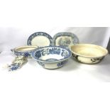 A large assortment of ceramics, including a Wedgwood ‘Willow’ wash bowl and other blue and white