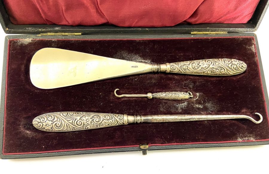 Assortment of silver brushes and silver plate, including a cased presentation set of two berry - Image 3 of 11