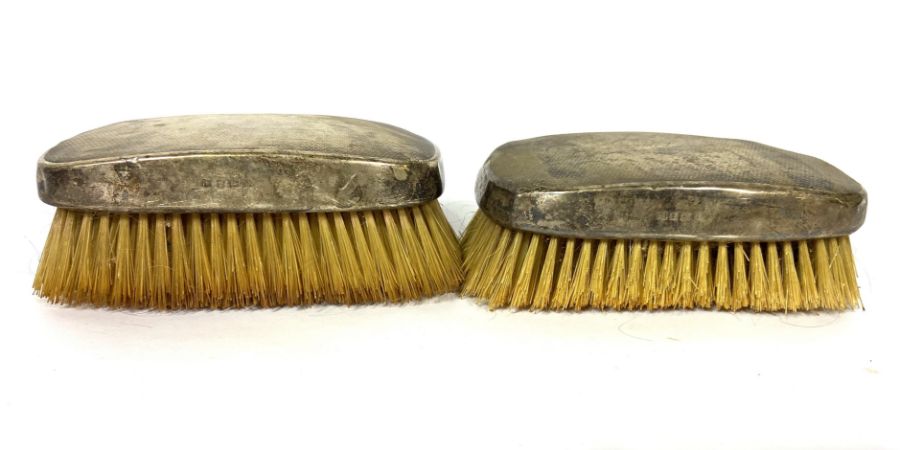 Assortment of silver brushes and silver plate, including a cased presentation set of two berry - Image 8 of 11