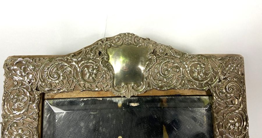 A Victorian silver dressing table mirror, hallmarked Birmingham 1900, Henry Matthews, the - Image 3 of 5