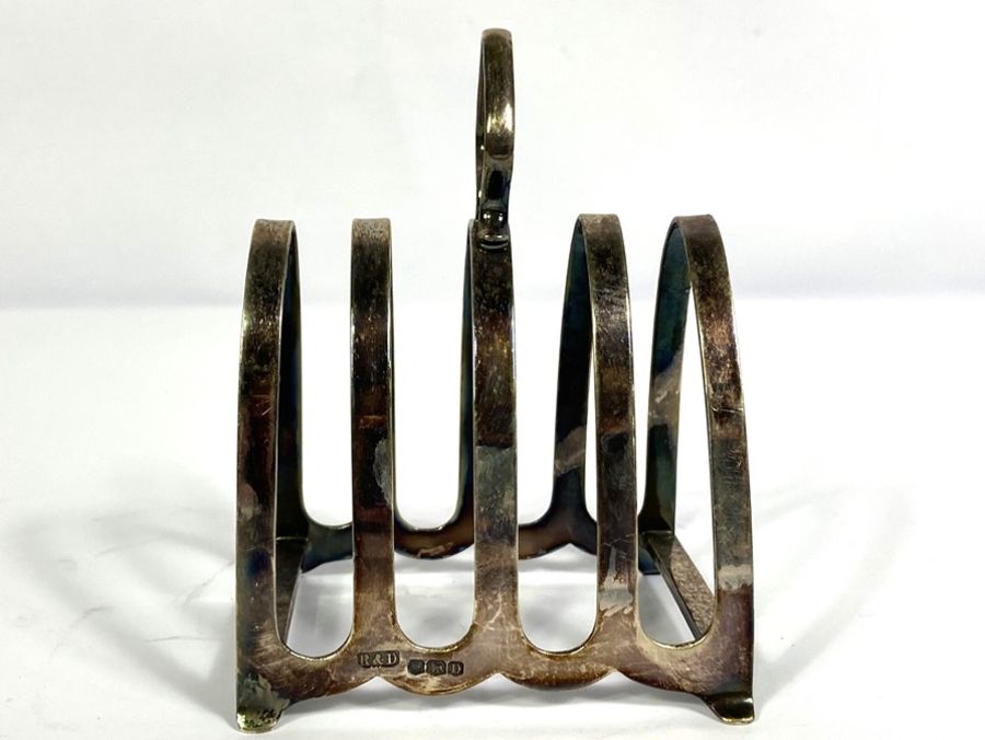 A pair of George VI silver toast racks, Sheffield 1946, 8cm long, 203g (2) - Image 5 of 7