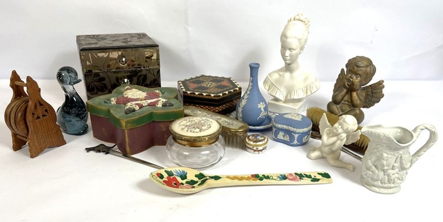 A large assortment of ephemera, including silver plate; Wedgwood blue jasper ware, small boxes - Image 5 of 6