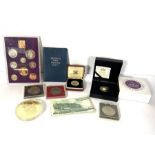 A group of commemorative coins and related, including The Platinum Jubilee ‘half gram’ gold £5,