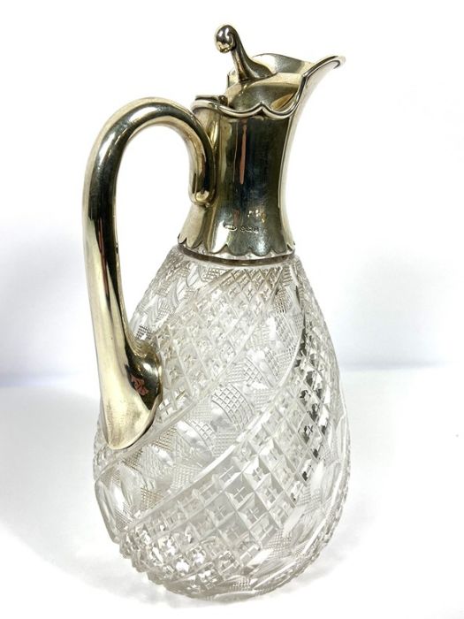 A silver mounted claret jug, hallmarked Birmingham 1919, with a pouring spout, hinged lid and scroll - Image 5 of 7