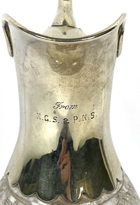 A silver mounted claret jug, hallmarked Birmingham 1919, with a pouring spout, hinged lid and scroll - Image 4 of 7