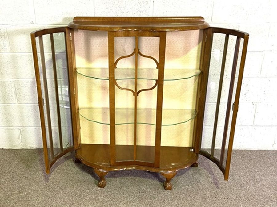 Three assorted vintage glass fronted and veneered display cabinets (3) - Image 7 of 10