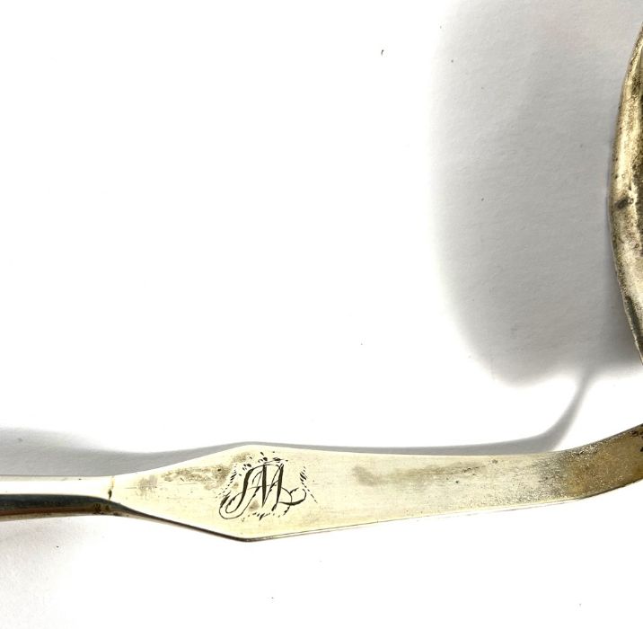 A Regency silver and baleen toddy ladle, the bowl inset with a silver 1811 token, with a twist - Image 5 of 5