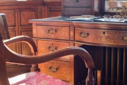 Antiques & Collectors' Auction