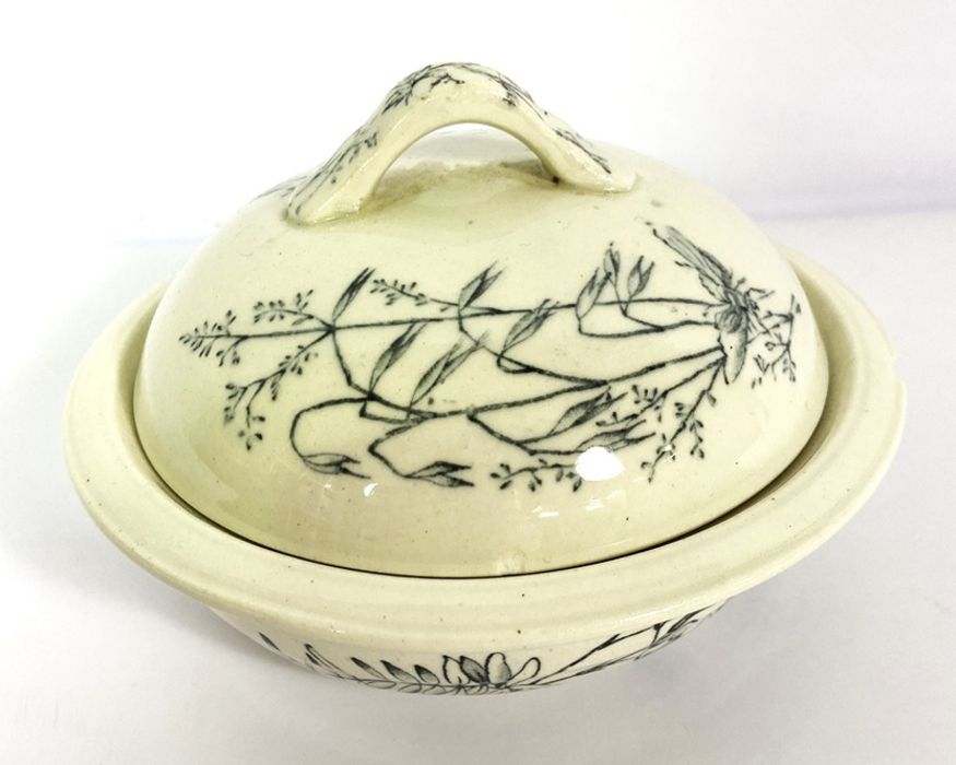 A large assortment of ceramics, including various entrée dishes, tureens and similar (a lot) - Image 4 of 17
