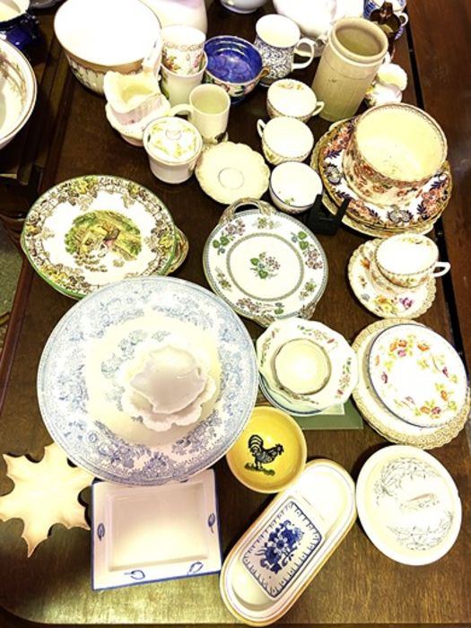 A large assortment of ceramics, including various entrée dishes, tureens and similar (a lot) - Image 3 of 17