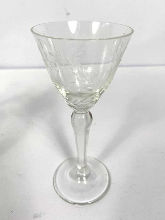 A collection of pretty cut glass wine glasses, including a pair of tapered goblets, cut with tree - Bild 6 aus 8