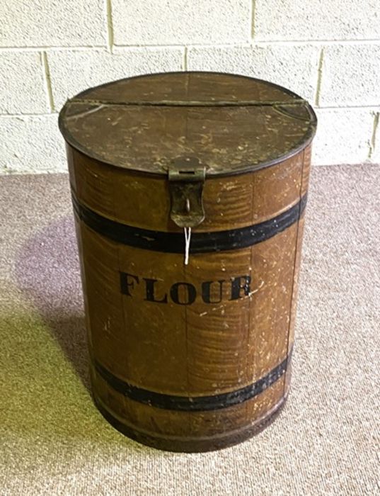 A vintage painted tin flour bin, in the style of a barrel, with hinged lid - Image 2 of 4
