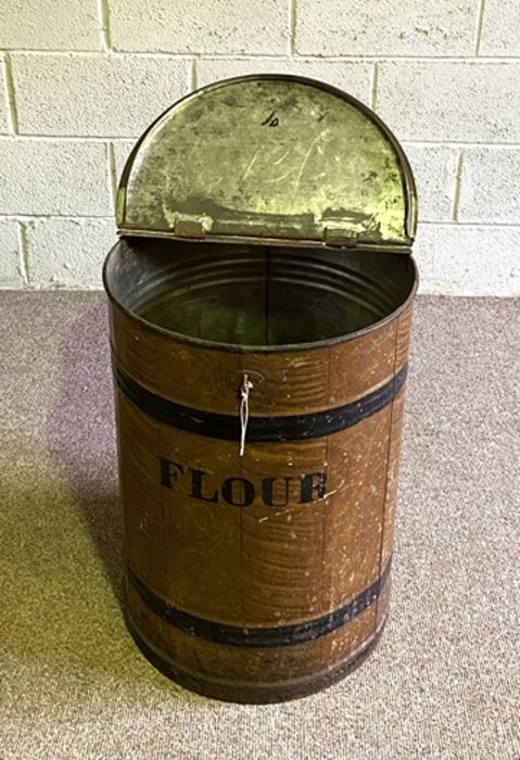 A vintage painted tin flour bin, in the style of a barrel, with hinged lid - Image 3 of 4