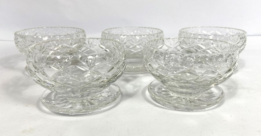 A collection of pretty cut glass wine glasses, including a pair of tapered goblets, cut with tree - Bild 7 aus 8