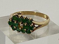 Three rings, including an emerald cluster ring (one stone missing); also a single pearl on yellow