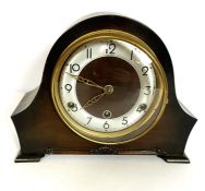 A group of assorted vintage mantel clocks, including an early 20th century arched topped mantel