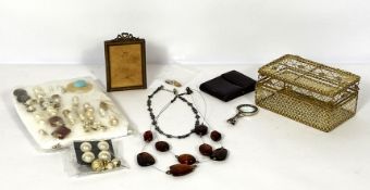 A mixed lot of costume jewellery, including assorted simulated pearl earrings, also a vignette glass