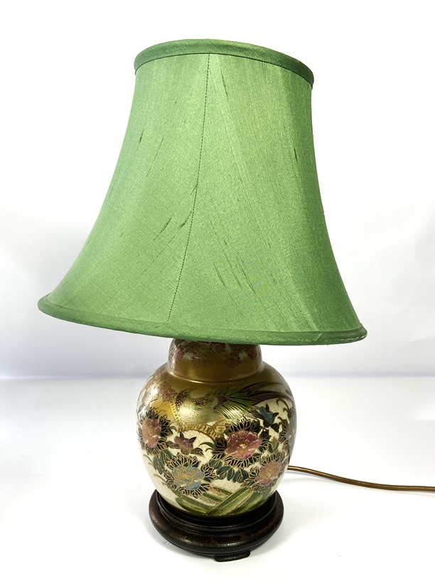 A pair of modern columnar table lamps, with shades, together with two other table lamps (4) - Image 6 of 6