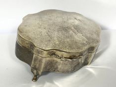 A silver trinket box, with serpentine shaped hinged lid, hallmarked Birmingham 1920, one foot