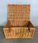 A small group of assorted wicker baskets (a lot)