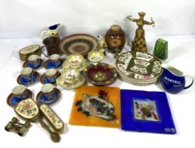 Assorted ceramics and decorative objects, including a group of Mason’s Ironstone Christmas plates,