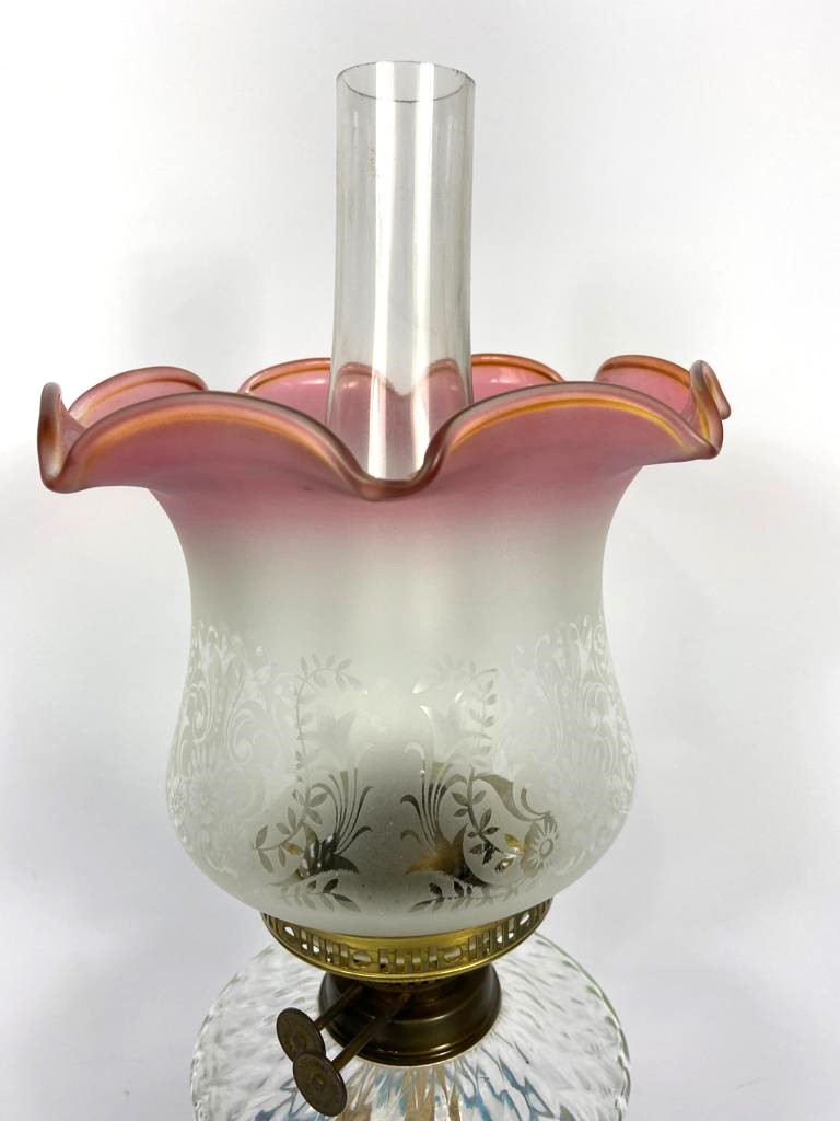 A fine Victorian silver plated and decorative glass oil lamp, 19th century, with cranberry flashed - Image 4 of 5