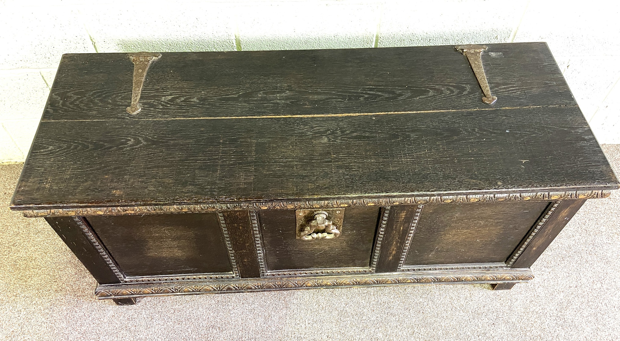 An oak 17th century style coffer, with hinged lid, three panelled front and iron strap hinges, - Image 5 of 9