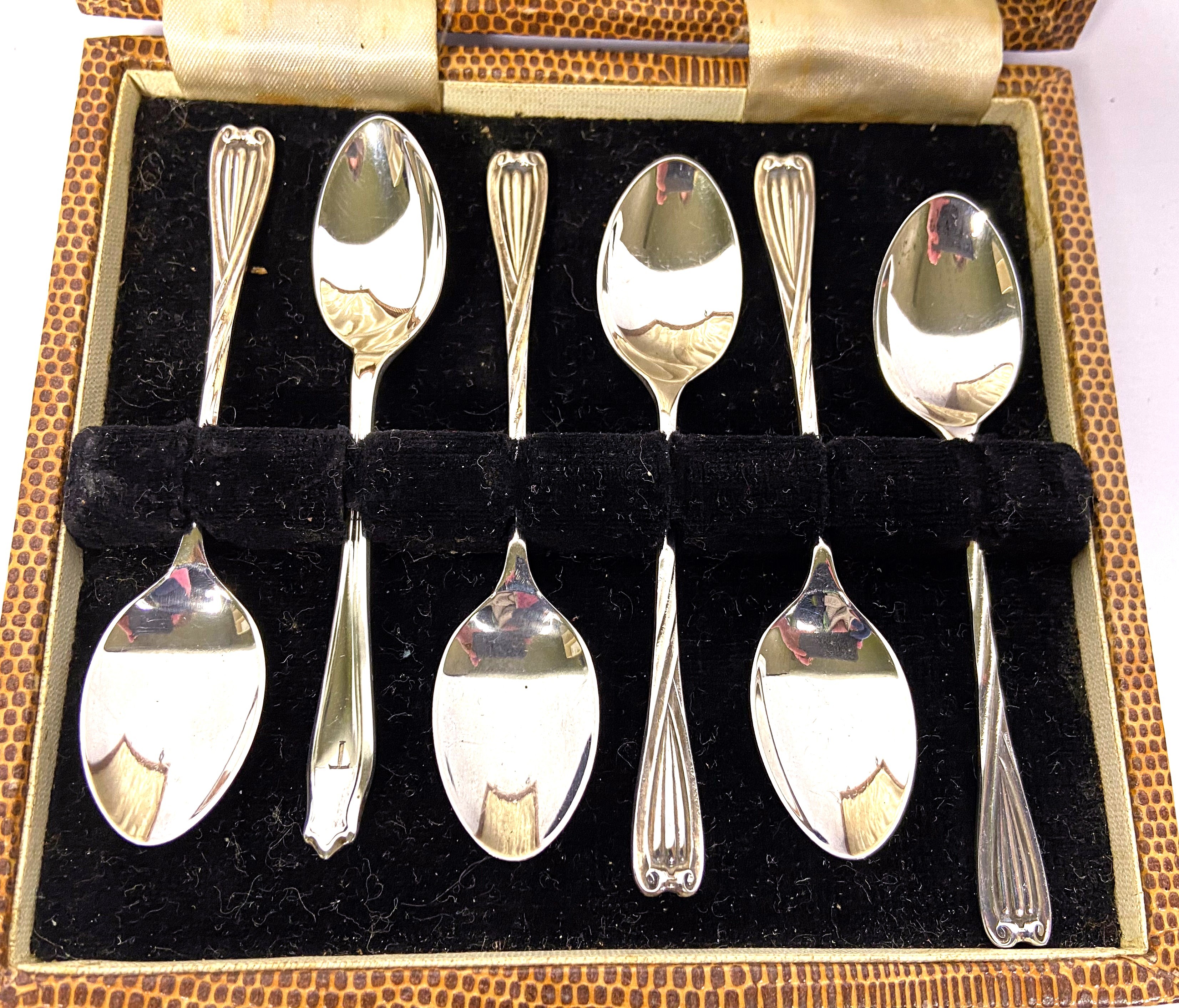 Three cased sets of silver spoons, including a pair of preserve spoons, cased; and two sets of six - Image 5 of 9