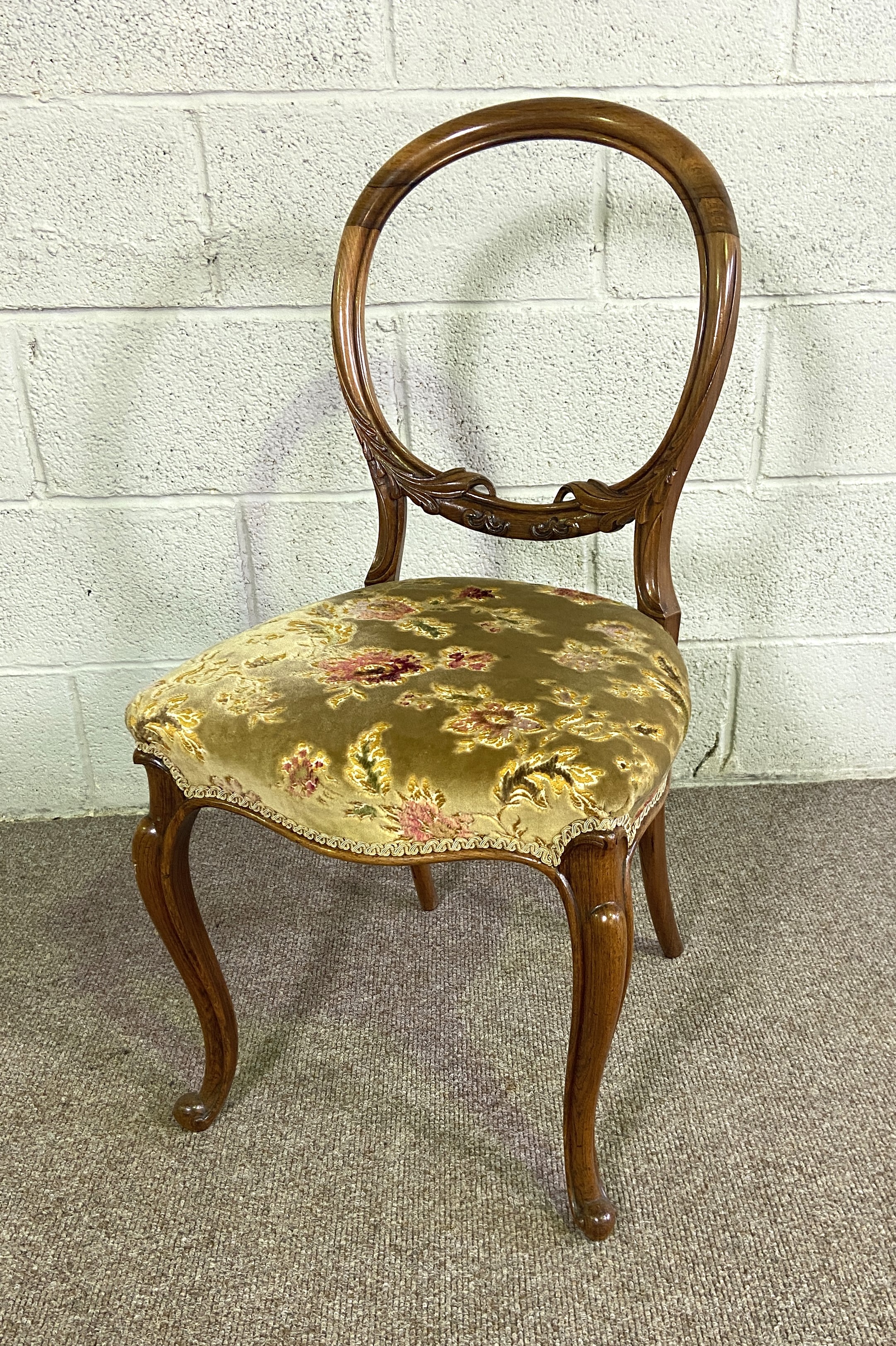 Four Victorian rosewood hoop-backed dining chairs, with cabriole legs (4) - Image 5 of 6