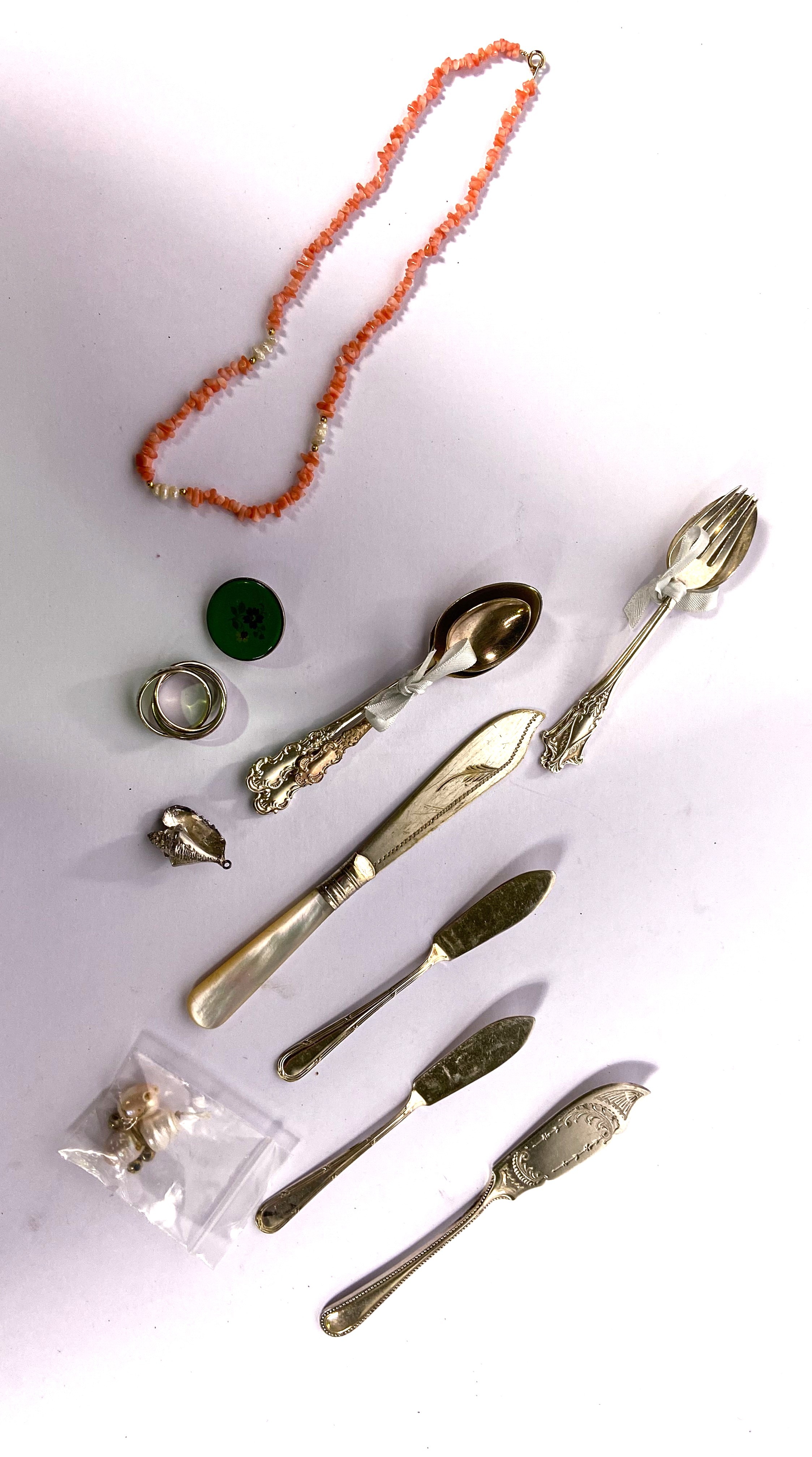 Assorted silver plated flatware and related, including five fiddle pattern forks, small flatware and - Image 10 of 13